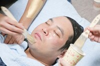 CM収録当日、朝8時過ぎからメイクを開始したタカ。