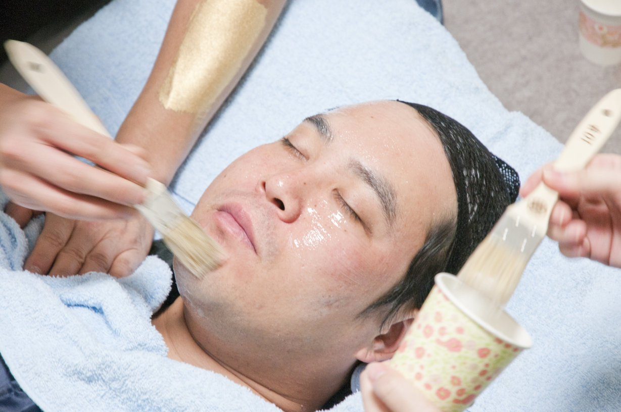 CM収録当日、朝8時過ぎからメイクを開始したタカ。