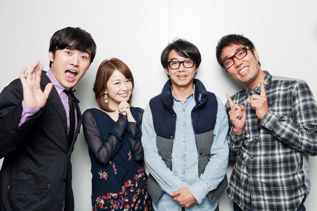 「Quick Japan」100号記念企画でインタビューに応じる「ゴッドタン」レギュラーの劇団ひとり、松丸友紀（テレビ東京アナウンサー）、おぎやはぎ（左から）。