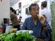 「アジアHOTプレス！」の一場面。(c)BS12ch TwellV