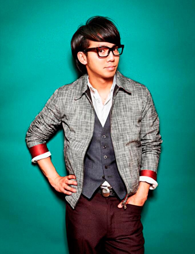 「FINEBOYS」2012年3月号に登場しているピース綾部。