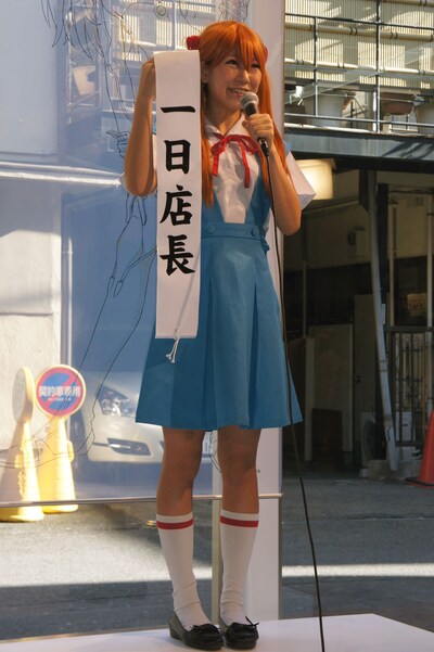 「EVANGELION STORE TOKYO-01」の一日店長に就任した桜 稲垣早希。