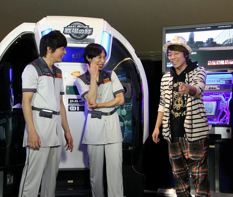 「機動戦士ガンダム 第07板倉小隊 Re:boot」レギュラーのインパルス板倉とニブンノゴ!・森本。特別番組のゲストはロンドンブーツ1号2号・田村淳。(c)テレ日東京