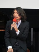 ピアノを始めたのは小学3年生の頃というふかわ。「おもちゃのシンフォニー」をきっかけに音楽と積極的に関わるようになったそう。