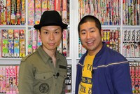 お笑いナタリー編集部のあるナターシャを訪問したハライチ。