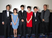 映画「TSY タイムスリップヤンキー」公開初日、舞台挨拶に登壇したキャスト陣と中川監督。