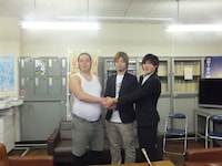 山口県2代目住みます芸人のどさけんと初代のWANTED。(c)吉本興業