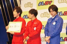 美味しい店として、ほんこんプロデュースの「銀座 冨くら」を推薦するライセンスと、平成ノブシコブシ吉村（左から）。