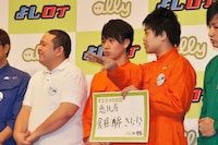 恵比寿の「食膳酒席 きらら」を推薦するジューシーズ松橋（右）。