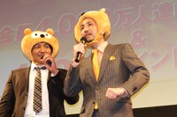 自己紹介の一発ギャグ「内MAX！（ウチマックス）」を唐突に披露したスリムクラブ内間（右）。