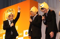 土肥ポン太（左）と博多華丸・大吉。