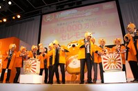 鏡開きの様子。