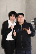 「ラブポリス～ニート達の挽歌～」に出演する平成ノブシコブシ吉村とダイノジ大地（左から）。