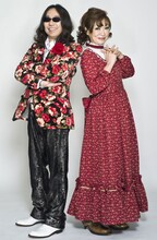 2012ダイナミックシリーズVOL.1「みうらじゅんと清水ミチコ二人のビッグショー」を開催するみうらじゅんと清水ミチコ。