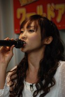 「WAC」日本代表としてアニソンを熱唱する吉木りさ。(c)ひかりTV