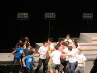 五明の一言がきっかけで乱闘に。