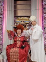 コロシアムの女王“アキタケ女王”のあき竹城と、司会の今田耕司。