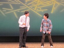 コントを披露したピテカントロプス。コンビ名の由来を聞かれたことから鬼ヶ島・野田のボケのくだりが発生。