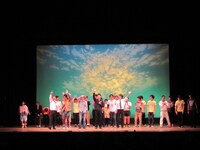 東京・よみうりホールにて行われた「祭だ！人力舎2012」の2部「春まで待てない！ネタ＆トークてんこ盛り祭り」。