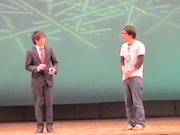 コントを披露したニッケルバック。