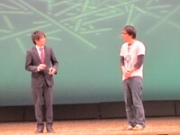 コントを披露したニッケルバック。