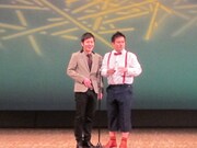 漫才を披露したブルーセレブ。柴田にツッコまれた丸山は「全ボケの憧れ」と感謝。