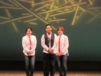 漫才を披露した竹内兄妹。6人兄妹の真ん中3人という竹内兄妹に柴田もビックリ。会場には両親の姿も。