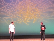 コントを披露したラバーガール。目指す賞レースに「R-1」を加え、ゆってぃから「R-1は俺に任せろ」とツッコまれた。