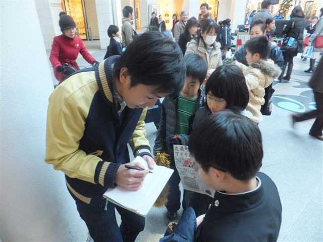 「住みます芸人・梶剛×附属高松小学校3年緑組×丸亀町商店街『笑いで発信！高松の魅力』」プロジェクト。(c)吉本興業