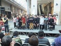 「住みます芸人・梶剛×附属高松小学校3年緑組×丸亀町商店街『笑いで発信！高松の魅力』」プロジェクト。(c)吉本興業