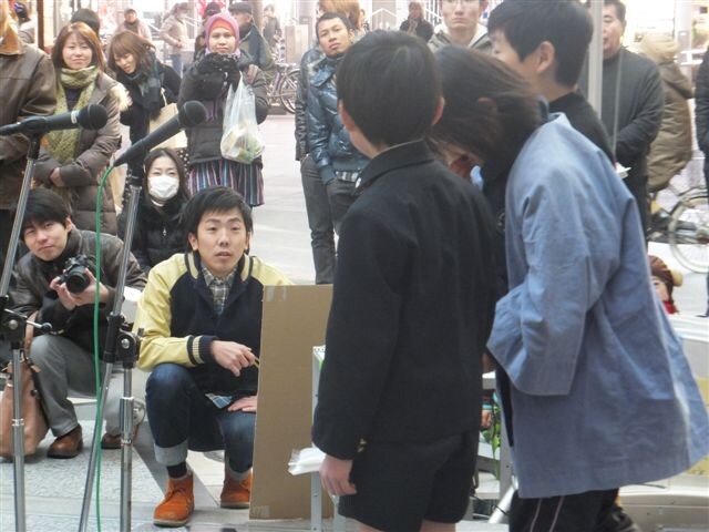 「住みます芸人・梶剛×附属高松小学校3年緑組×丸亀町商店街『笑いで発信！高松の魅力』」プロジェクト。(c)吉本興業