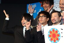 平成ノブシコブシと木村祐一（前列左から）。