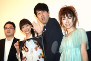 「FLY！～平凡なキセキ～」プレミア上映会の舞台挨拶に登場した（左から）近藤真広監督、相武紗季、小籔千豊、桜 稲垣早希。