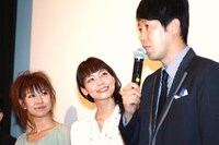 （左から）桜 稲垣早希、相武紗季、小籔千豊。