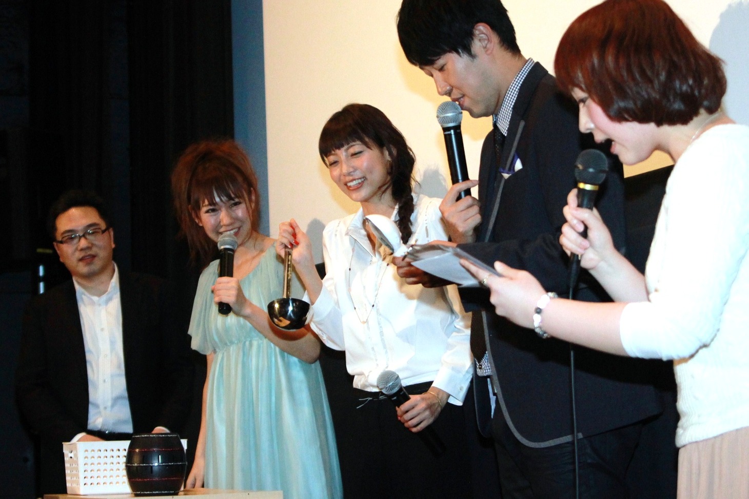 「黒ひげ危機一髪！」の要領で行われた「温水を救え！ゲーム」。