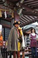 主役のプスを演じる竹中直人。