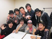 出演者は大輪教授、スパローズ、藤井ペイジ（飛石連休）、くじら、はりけ～んず、ハリガネロック、芦澤和哉。（取材ははりけ～んず前田は欠席）。