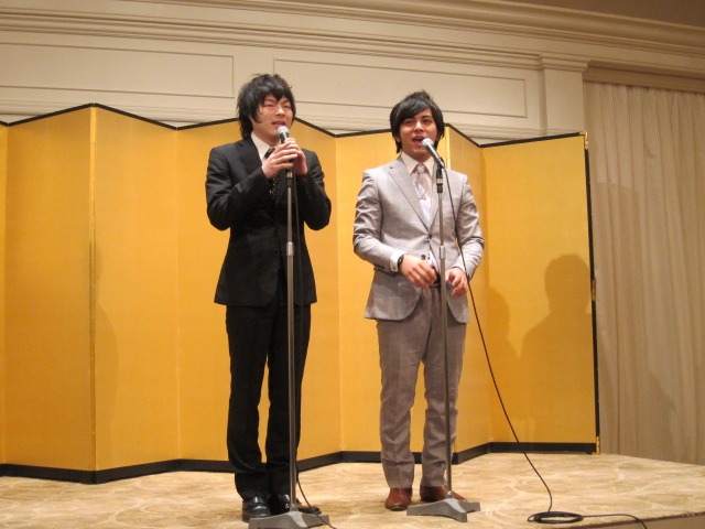 2部で急遽漫才を披露したLLR。