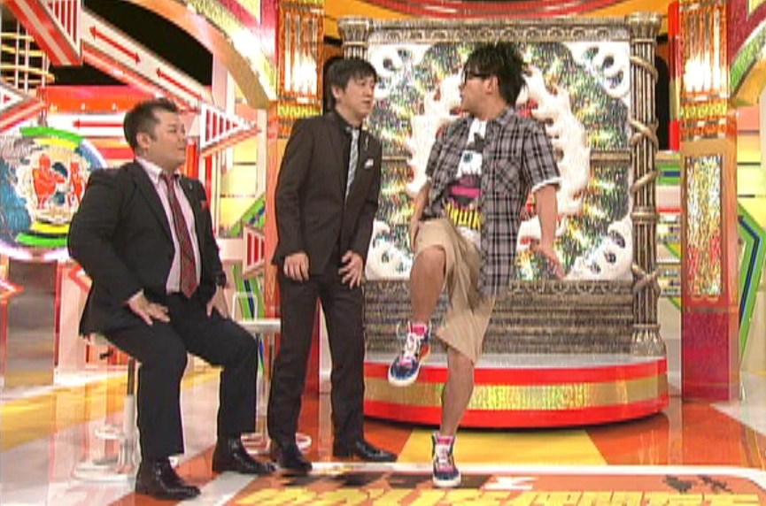 DVD「ブラマヨとゆかいな仲間たち アツアツっ！」vol.3上巻に登場する宮川大輔（右）とブラックマヨネーズ。(c)2012 テレビ朝日