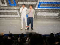 渋谷・ヨシモト∞ホールにて行われたネタ＆コーナーライブ「K7」のMCとして、二人三脚で足を縛られた状態で登場したNON STYLE。