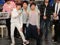 ジューシーズ松橋にマイクフォローをするノンスタ。