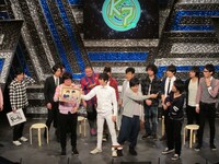 ライスにマイクフォーローをするノンスタ。