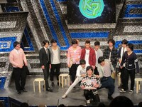 犬の心・池谷にマイクフォローをするノンスタ。