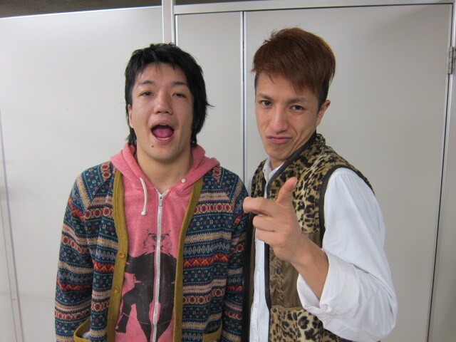 「よしもと若手芸人と楽しむ 沖縄エンジョイツアー」に参加する2700。