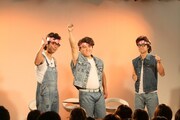 「ファンクラブのみんな、お説教ライブに来てくれてありがとう！」とアイドルらしく声をかけた3人。(c)ABC