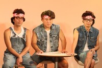 ファンの叱ってほしいことに興味津々の3人。中には下ネタの相談も。(c)ABC