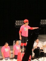 ひも相撲のジューシーズ代表・児玉。