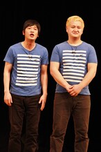 NSC卒業生としてネタを披露したガリットチュウ。