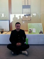 堺市役所にて、千利休とAB蔵と「お～いお茶」。(c)やまま