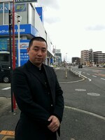 RGが芸人になる前に働いていた店舗。そのサラリーマン時代の表情を再現。(c)やまま